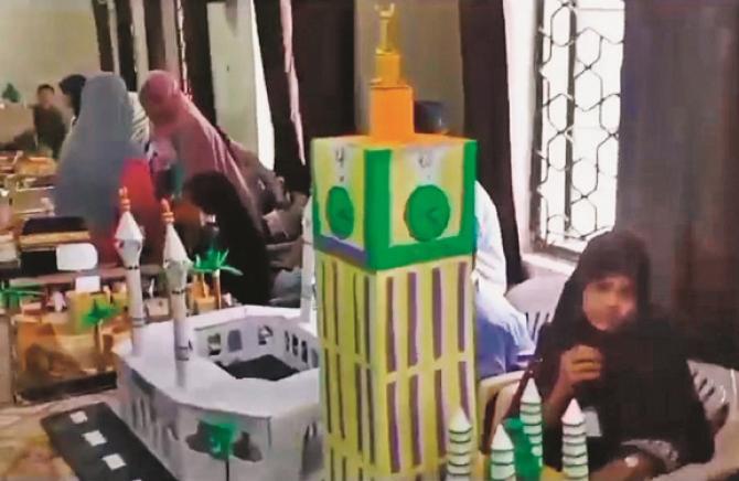Students participating in the expo can be seen with their model. Photo: INN