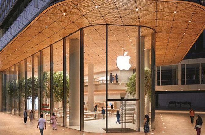 Apple is shipping iPhones to the US from India instead of China. Photo: INN