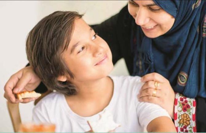 مائیں بچوں کو سچ بولنا سکھائیں، اس کی اہمیت بتائیں 