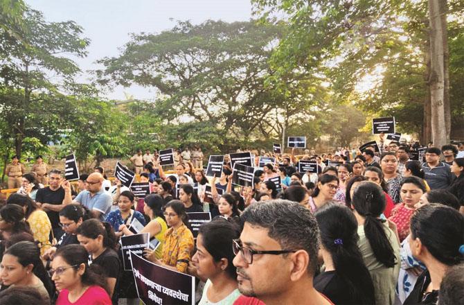 A large number of parents and guardians protested against the school administration.