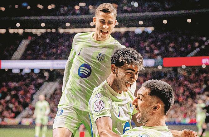 Ferran Torres celebrates with Lamine Yamal after scoring. Photo: INN.