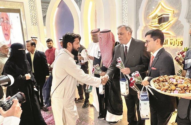 عازمین کا پہلا قافلہ مدینہ منورہ پہنچ گیا، اب حج پرمٹ کے بغیرمکہ میں داخلہ ممنوع