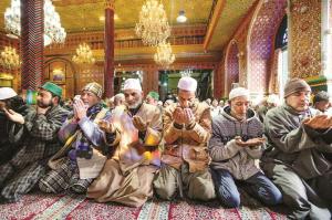 فتاوے: دُعا کی قبولیت ، عدت کا ایک مسئلہ ، موبائل اور تلاوت