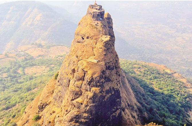 The nearby Prabal Fort offers a view of the Kalavantin Fort. Photo: INN.