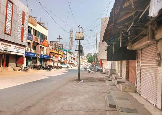 All shops in Parbhani city are seen closed. Photo: Inquilab