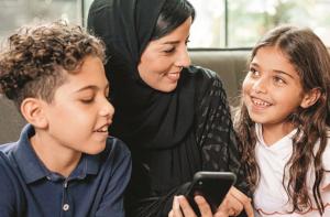 مثبت پیرنٹنگ اپنائیں، بچّوں کو قریب لائیں