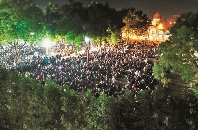 وقف بورڈ بل کے خلاف مالیگائوں میں خواتین کا تاریخی جلسہ 