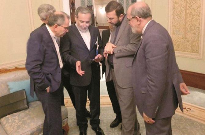 The Iranian Foreign Minister also had a brief direct conversation with the US envoy in Amman. Photo: INN.