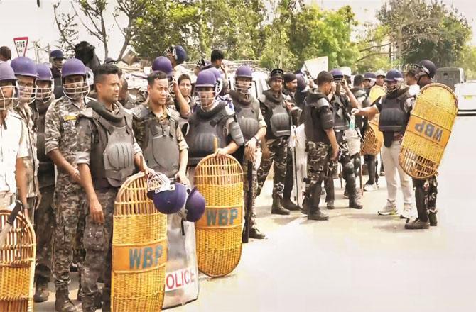 West Bengal Police Force personnel deployed in Jangipur, Murshidabad. (PTI)