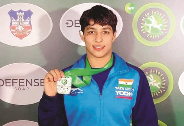 Anshu Malik showing off his medal. Photo: INN