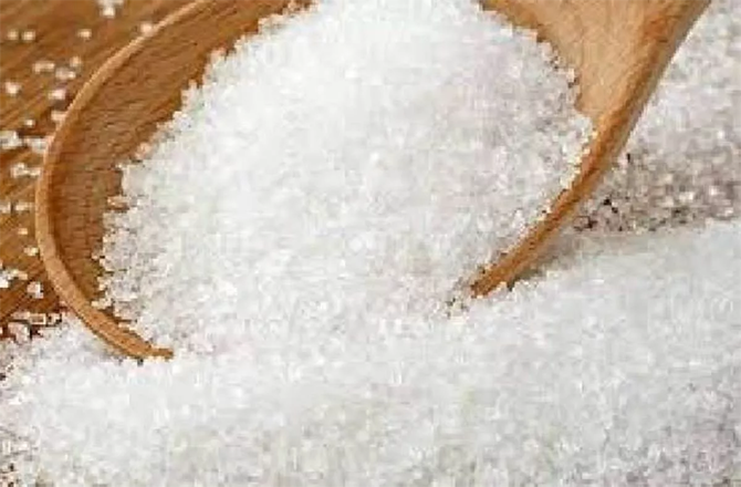 اضافی شکر:شکر ہڈیوں میں کیلشیم کو جذب کرنے میں مداخلت کرتی ہے۔ یہ سوزش کو بڑھاتا ہے اور ہڈیوں کی مرمت کو سست کر دیتا ہے۔ نہ صرف مٹھائیاں، چٹنی، جوس اور انرجی بار میں بھی چھپی ہوئی چینی ہوتی ہے۔