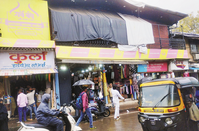 Kurla`s `Sarva Bandhu` market where women`s clothing, shoes, artificial jewellery and make-up items are available. Photo: INN