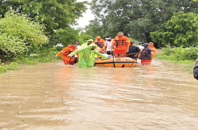  Rescue team in Nanded taking some people trapped in the water to a safe place.