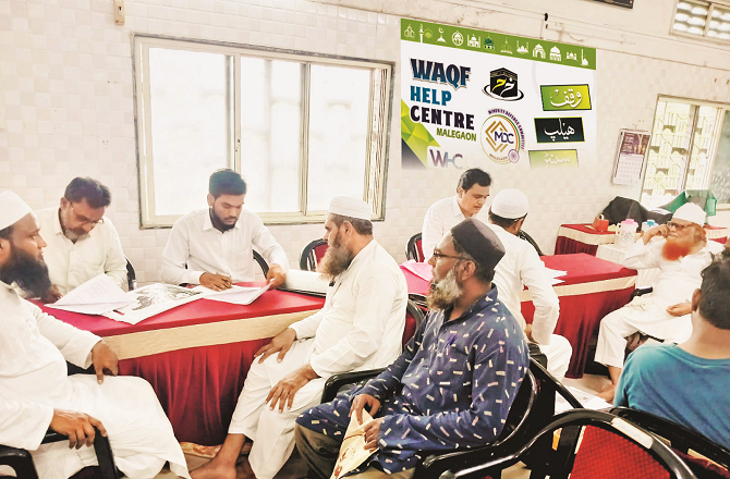 A team of lawyers and mosque officials can be seen at the guidance center. Photo: INN