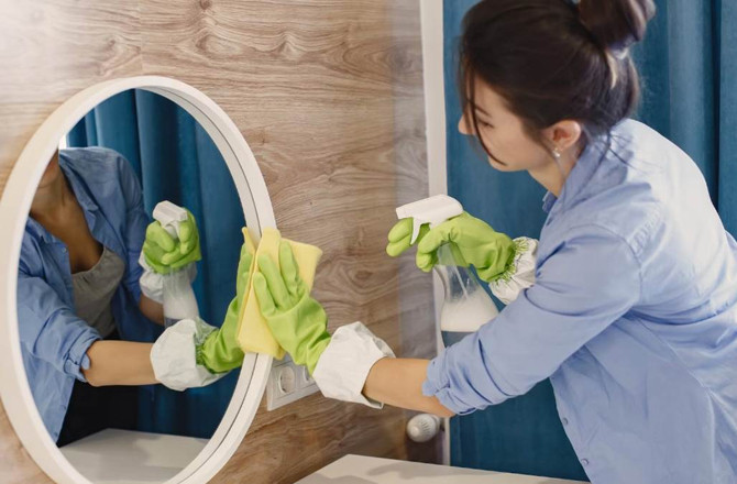 Mirror Cleaning.Photo:INN