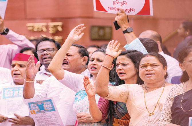 TMC leaders Mahua Moitra, Sagarika Ghosh and other MPs protesting against SIR and Election Commission in the premises of Parliament.