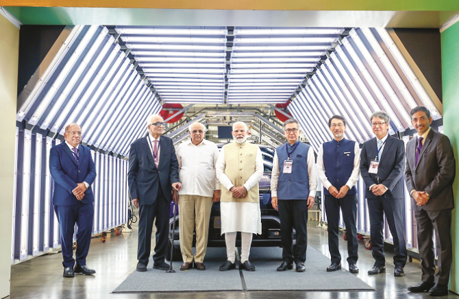Prime Minister Modi, Gujarat Chief Minister Bhupendra Patel and Suzuki Motors President Toshihiro Suzu are seen at the launch of Maruti Suzuki`s first electric car `e-Vitara`. Photo: INN