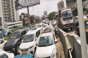 وزیراعلیٰ کا دورہ ،کلیان شیل پھاٹا روڈپر شدید جام