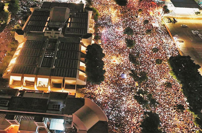 The rally in Tel Aviv`s "Hostage Square" on Sunday night. It is claimed that 500,000 people participated in it.