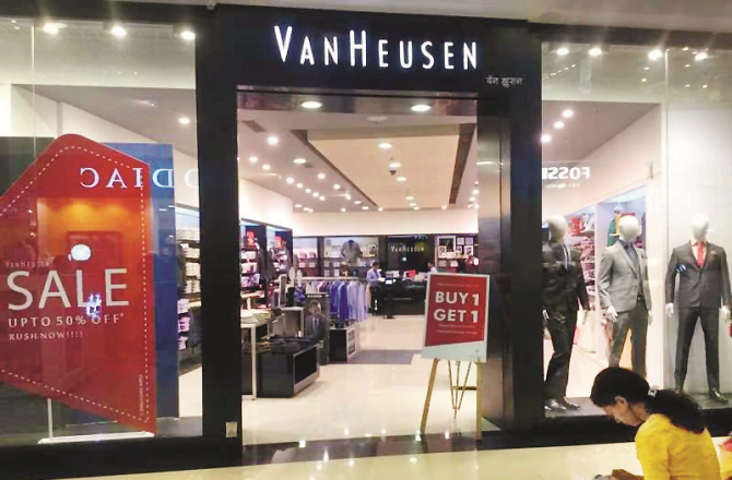 You can see a view of the outside and inside of Van Heusen`s showroom. Photo: INN