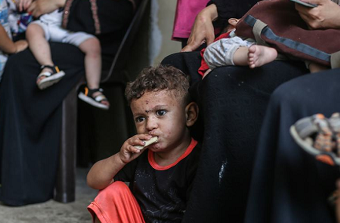 According to the aid agency OCHA, although aid is arriving in Gaza daily, the amount is far below the needs. Photo: INN.