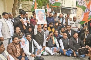 ایس آئی آر پر بحث کا مطالبہ نامنظور،یوگی سرکار پر آمریت کاالزام