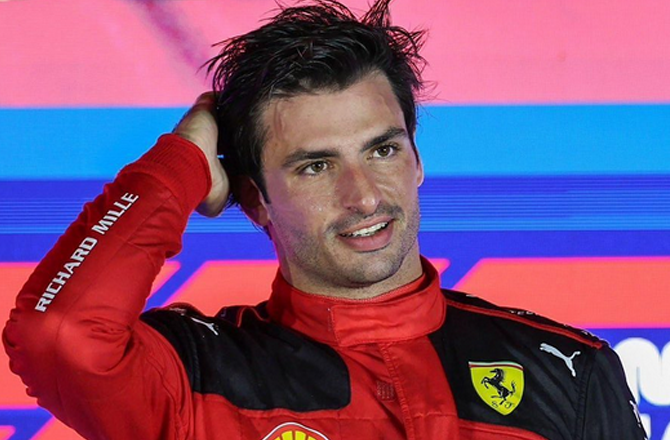 کارلوس سینز کی کل مالیت تقریباً ۵۰؍ ملین ڈالر ہے۔ سابق فیراری ڈرائیور اب ۲۰۲۵ء میں ولیمز ٹیم میں شامل &nbsp;ہیں۔ انہیں ۲۰۲۴ء میں سب سے زیادہ معاوضہ لینے والے فارمولاوَن &nbsp;ڈرائیوروں میں سے ایک سمجھا جاتا ہے۔