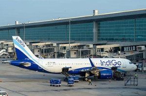 انڈیگو نے ہوائی اڈوں پر کافی وقت تک پھنسے رہے مسافروں کے لیے معاوضے کا اعلان کیا