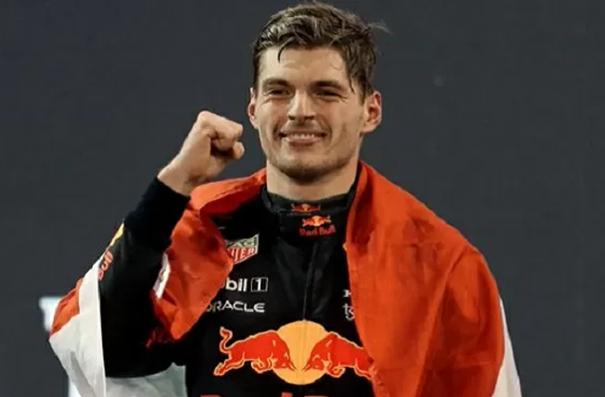 میکس ورسٹاپین کی مجموعی مالیت تقریباً ۲۱۷؍ ملین ڈالرس ہے۔ وہ چار بار کے عالمی چیمپئن ہے اور ۲۴۔۲۰۲۳ءمیں فارمولا وَن کا سب سے زیادہ کمانے والے ڈرائیور &nbsp;تھے۔ ان کی اپنی ریسنگ کمپنی اور سم ریسنگ ٹیم میں بھی سرمایہ کاری ہے۔