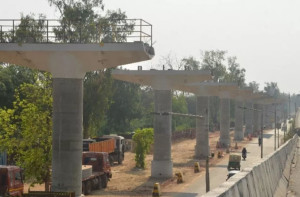 کلیان : میٹروریل کیلئے کھدائی کے سبب بڑی پائپ  لائن پھٹ گئی 