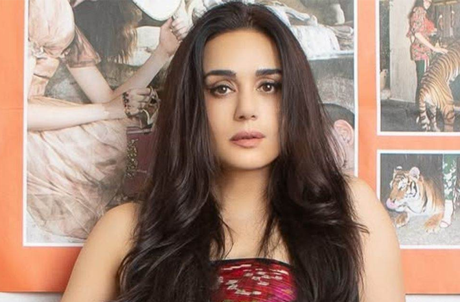 <p>&nbsp;پریتی زنٹا :بالی ووڈ اداکارہ نے نومبر میں ممبئی کے پوش باندرہ علاقے &nbsp;میں اپنا اپارٹمنٹ بیچ دیا۔ انہوں نے یہ اپارٹمنٹ ۰۸ء۱۴؍ کروڑ میں فروخت کیا۔ یہ وہی فلیٹ ہے جس نے اکتوبر ۲۰۲۳ء میں رستم جی گروپ سے ۰۱ء۱۷؍ کروڑ میں خریدا تھا۔</p>