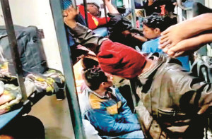 ممبئی سے یوپی اوربہارآمدورفت کرنے  والی ٹرینوں میںجنوری تک ٹکٹ فل!