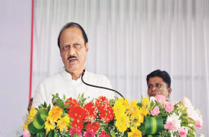 ماہانہ ۴۵؍ ہزارروپےوظیفہ ملتا ہےاسلئےایک ہی گھرکےپانچ پانچ لوگ پی ایچ ڈی کرتےہیں