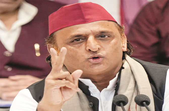 Congress leader outside Patna High Court. (Photo: Inqil)