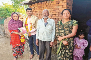 بھنگار چن کر روزی کمانے والے شخص کے بیٹے نے عزم اور کامیابی کی تاریخ رقم کی 