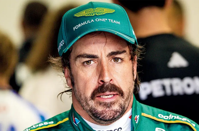 &nbsp; &nbsp;فرنانڈو الونسو کی مجموعی مالیت تقریباً۲۴۰؍ ملین ڈالرس ہے۔ فرنانڈو الونسو نے۲۰؍ سال سے زیادہ عرصے سے فارمولا وَن &nbsp;ریسنگ میں حصہ لیا ہے۔ دو بار کے عالمی چیمپئن الونسو اس وقت آسٹن مارٹن ٹیم کی دوڑ میں شامل ہیں۔