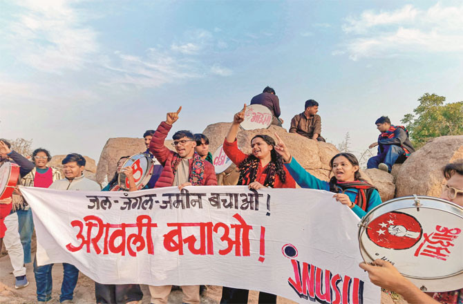 JNU students also protested two days ago to save the Aravalli hills from mining (Photo: PTI)