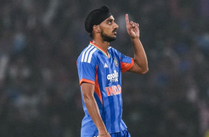 عرشدیپ سنگھ ٹی ۲۰؍ میں ایک اوور میں سب سے زیادہ گیندیں کرنے والے بولر بن گئے