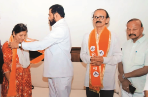  سینئر کارپوریٹر ارون گید اور ان کی ہمشیرہ وندنا گید شیوسینا (شندے) میں شامل