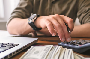 فتاوے: دعا کےبعد چہرے پہ ہاتھ پھیر لینا،موزوں پہ مسح ،کاروبار میں ضمانت