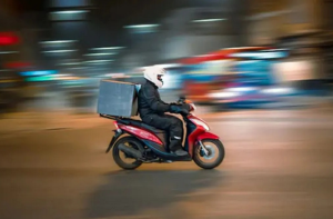 چین: فوڈ ڈیلیوری ایجنٹ نے ۵؍ سال میں ۴ء۱؍ کروڑ روپے کمائے: رپورٹ