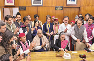 سالگرہ کے دن سونیا گاندھی کو نوٹس ملنے پر پرینکا کا جواب