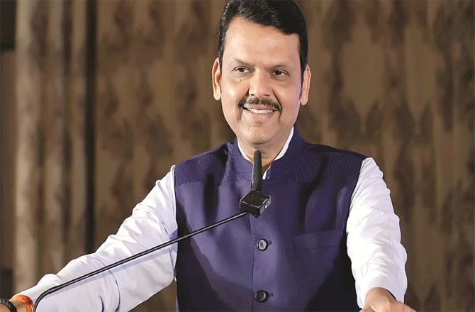 Along with the opposition, Devendra Fadnavis also criticized the Election Commission.