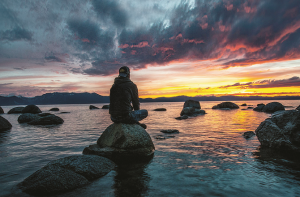 افسانہ : گھر تو آخر اپنا ہے....