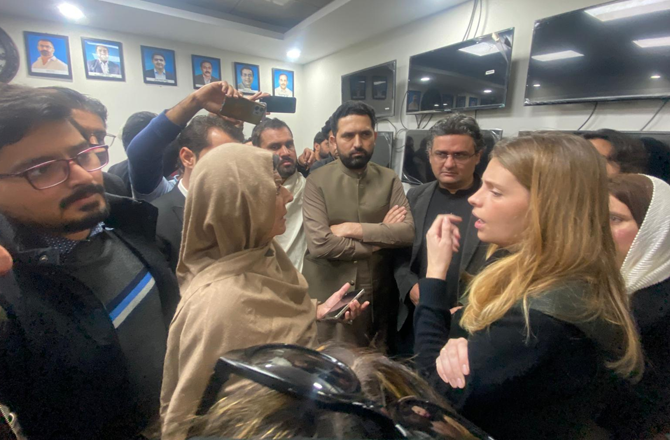 پاکستان: عمران خان کے متعلق تشویش، بیٹوں کا ثبوتِ حیات کا مطالبہ مزید زور پکڑگیا