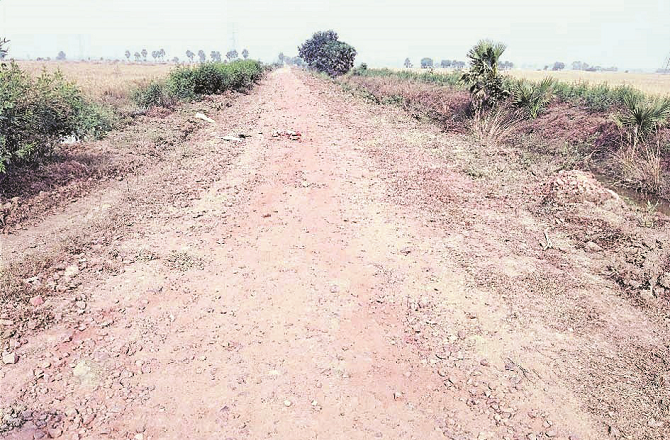 لکھی سرائے :خستہ سڑک کے سبب مقامی باشندوں کو آمدورفت میں پریشانیاں