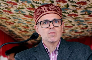 کشمیر: سیاحت کیلئے وزیر اعلیٰ عمر عبداللہ نے مصنوعی برف کی تجویز پیش کی 