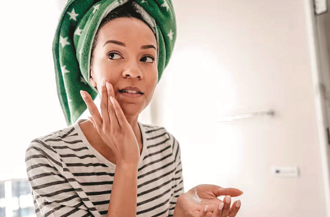 پیٹرولیم جیلی: سردی کے موسم میں جلد کو لاحق مسائل سے تحفظ فراہم کرتی ہے