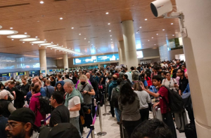 پریشان ہوائی مسافروں کا استحصال: حکومت کی زیادہ ہوائی کرایوں کے خلاف کارروائی