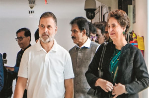 کانگریس اراکین کومودی سرکار پر دباؤ  برقرار رکھنے  کا مشورہ